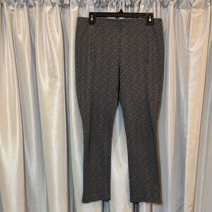 Chico’s Black and White Herringbone pull on flat front Pants, ankle, size small
